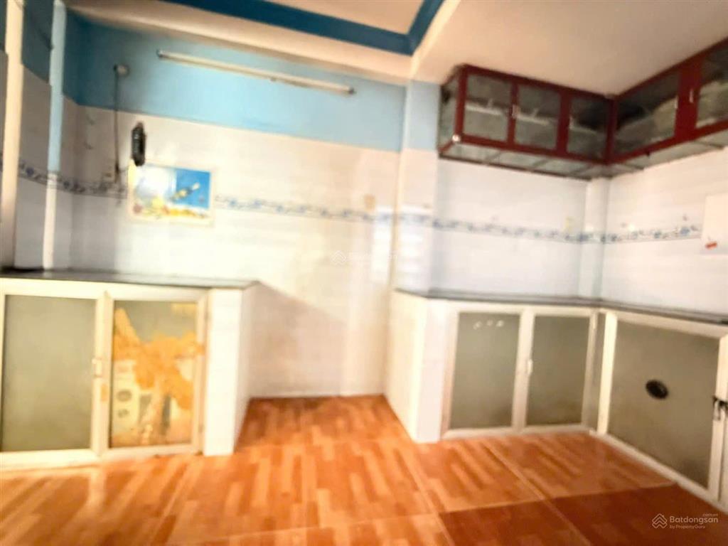 4.9 tỷ nhà bùi quang là dt ngang 4m x 15m trệt lầu 2pn, 2 vệ sinh. vị trí tốt gần bv hồng đức, chợ.