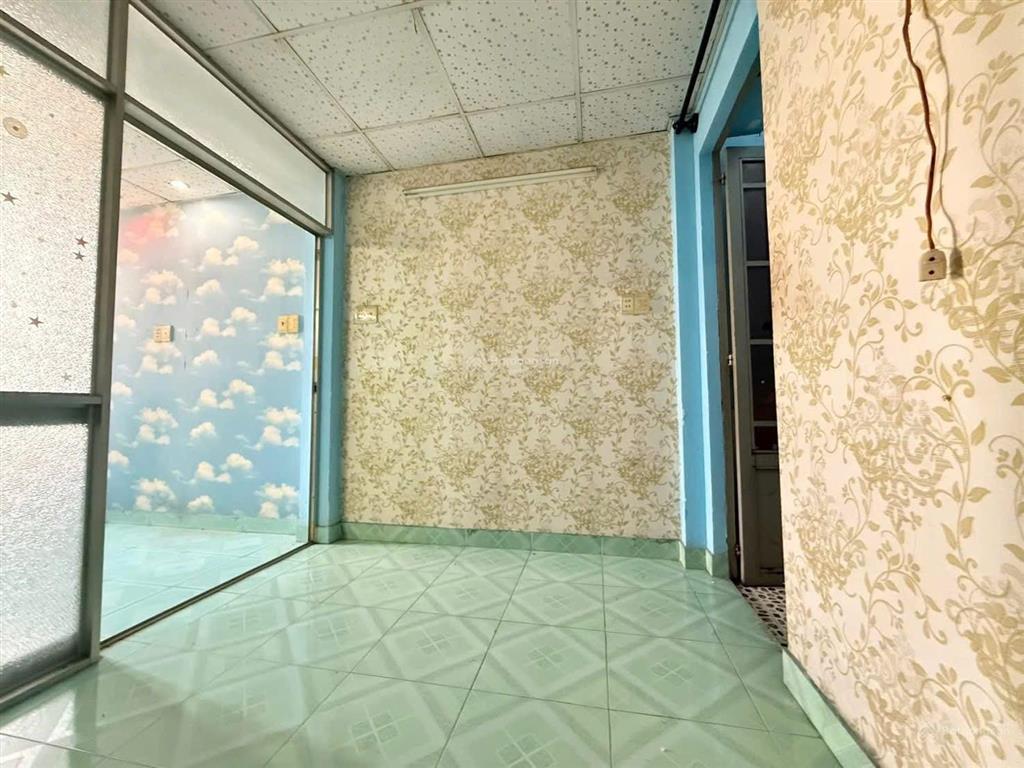 4.9 tỷ nhà bùi quang là dt ngang 4m x 15m trệt lầu 2pn, 2 vệ sinh. vị trí tốt gần bv hồng đức, chợ.