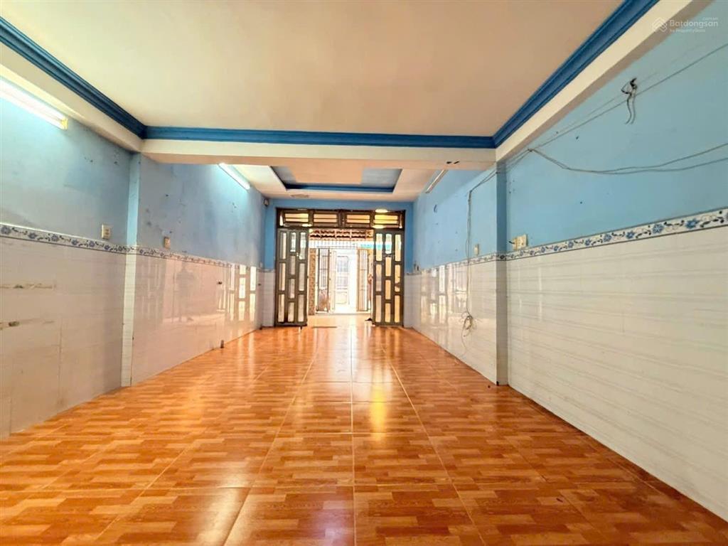 4.9 tỷ nhà bùi quang là dt ngang 4m x 15m trệt lầu 2pn, 2 vệ sinh. vị trí tốt gần bv hồng đức, chợ.