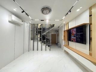 6tỷ900 tl 47m2 2tầng 4 phòng ngủ  nhà mới  full công năng  gần lang đại học. di chuyển nhanh