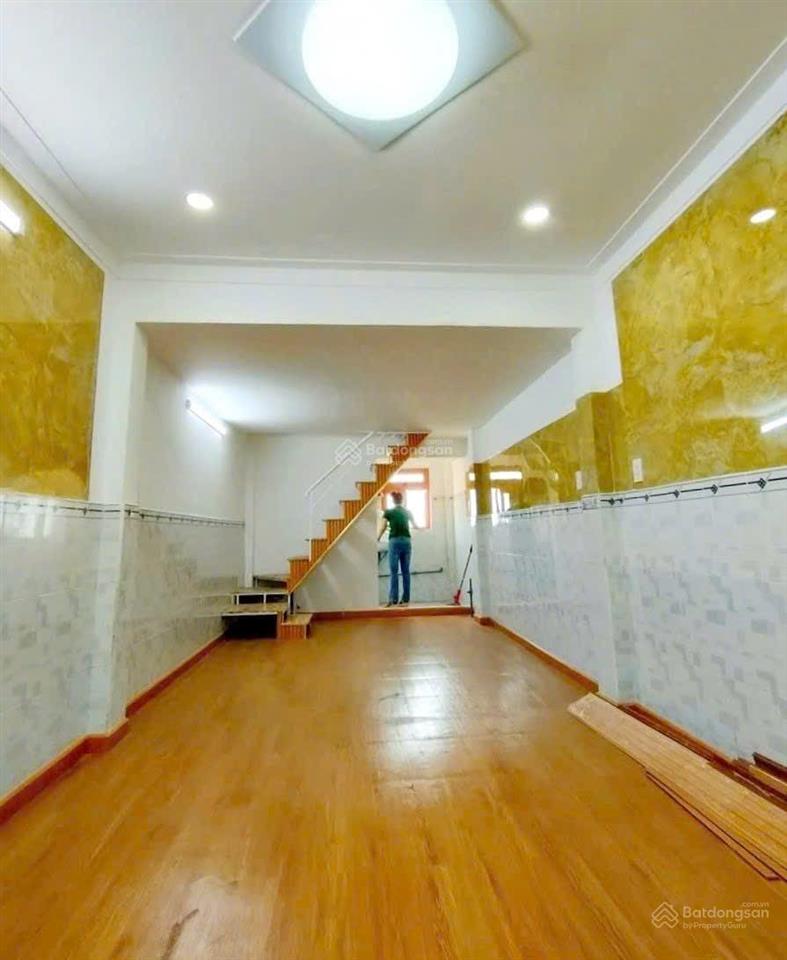 2,35 tỷ  nhà quang trung  bv hồng đức  3m x 8m  3 tầng  4pn  3 vệ sinh  chưa qua đầu tư 