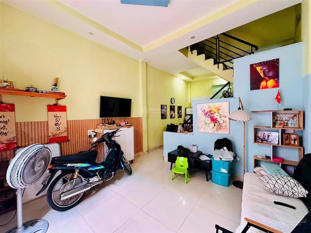 Nhà hẻm 417 quang trung 4m x 8m chỉ 2,39 tỷ sẵn có 2 tầng btct 2pn và 2 nhà vệ sinh, hẻm ba gác