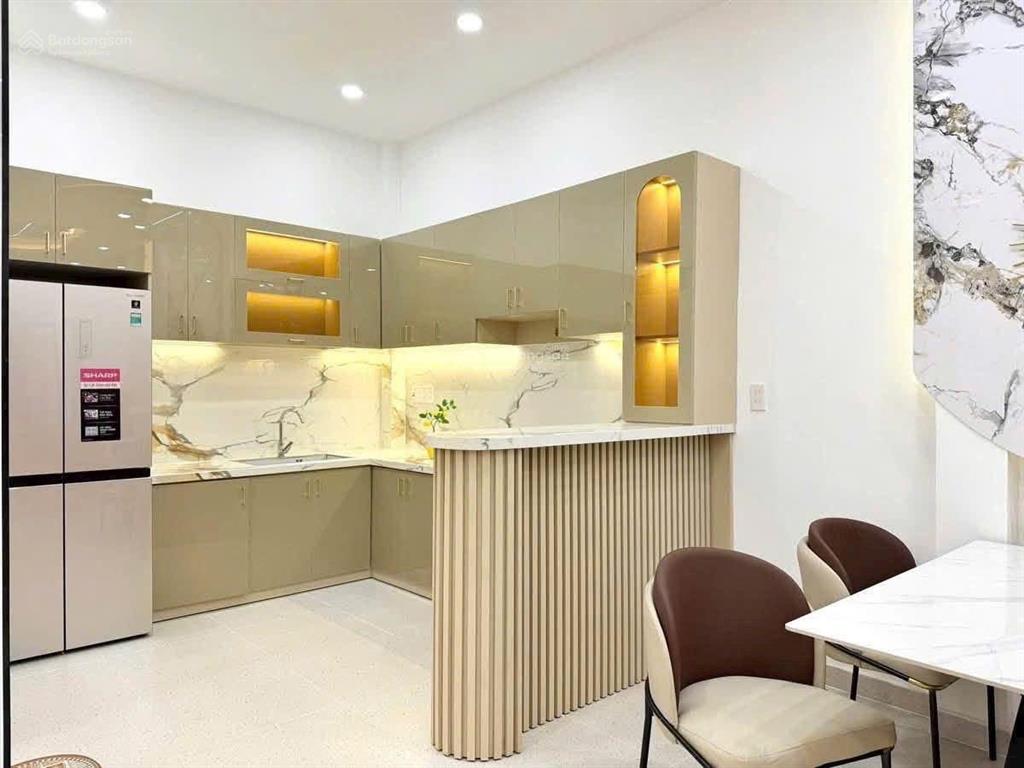 Nhà nơ trang long, p13 nở hậu 64m2 (6x12) trệt lầu, có 4pn, 1pn trệt, tặng hết nội thất cao cấp