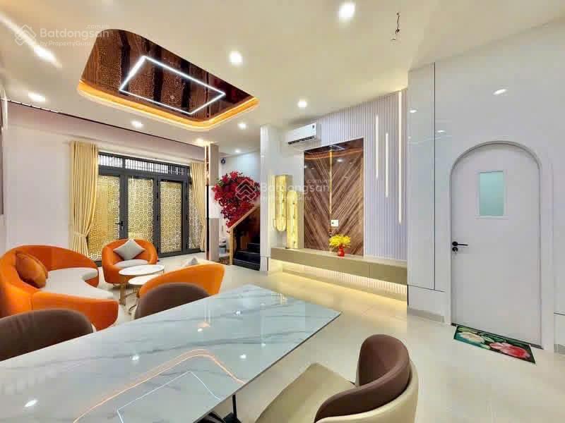 Nhà nơ trang long, p13 nở hậu 64m2 (6x12) trệt lầu, có 4pn, 1pn trệt, tặng hết nội thất cao cấp