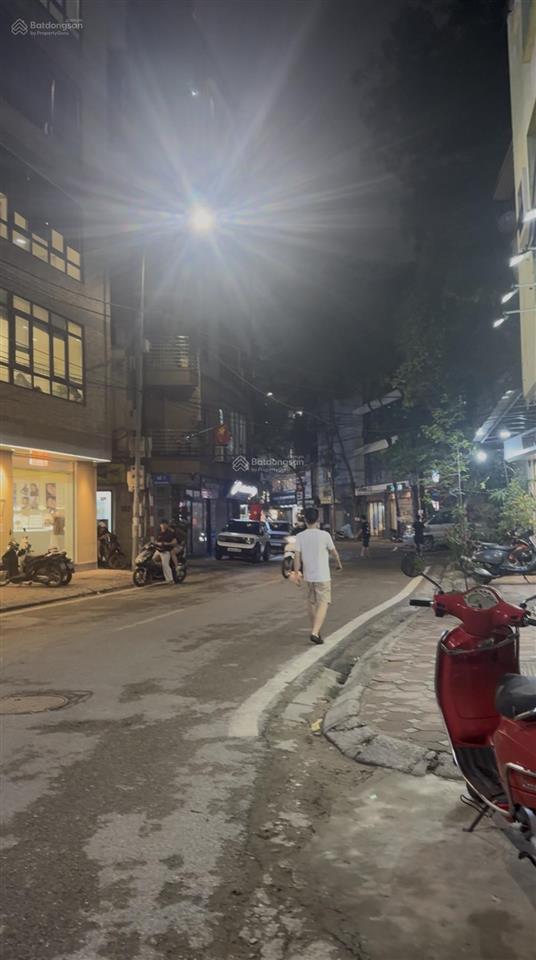 Toà văn phòng vip trung tâm đống đa  56m2 x 7 tầng thang máy mặt tiền quyền lực 5m