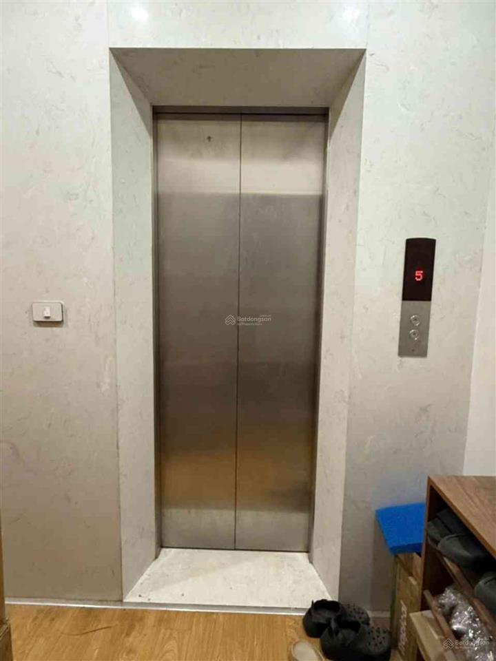 Toà văn phòng vip trung tâm đống đa  56m2 x 7 tầng thang máy mặt tiền quyền lực 5m