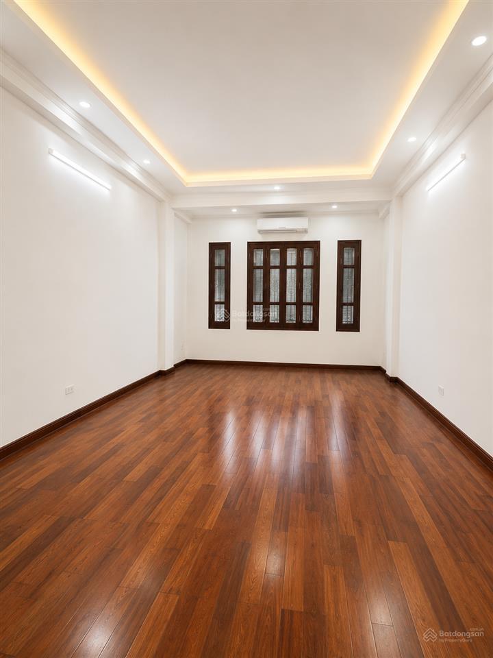 Biệt thự view hồ trần duy hưng, cầu giấy, nhỉnh 37 tỷ100m2 x 4 tầng mt 5msân vườn view hồ thoáng