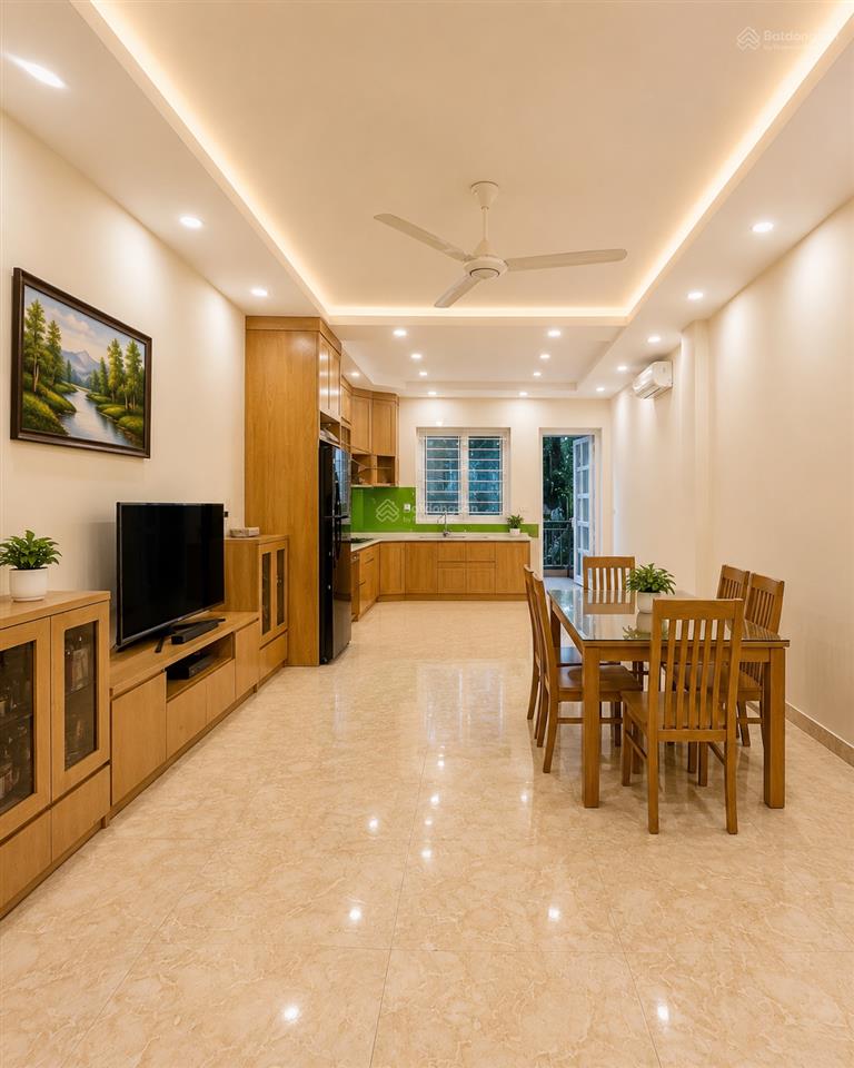 Nhà phân lô hoàng quốc việt, nghĩa tân, cầu giấy 33tỷ  110m² x 6 tầng xây chắc chắn  dân trí cao