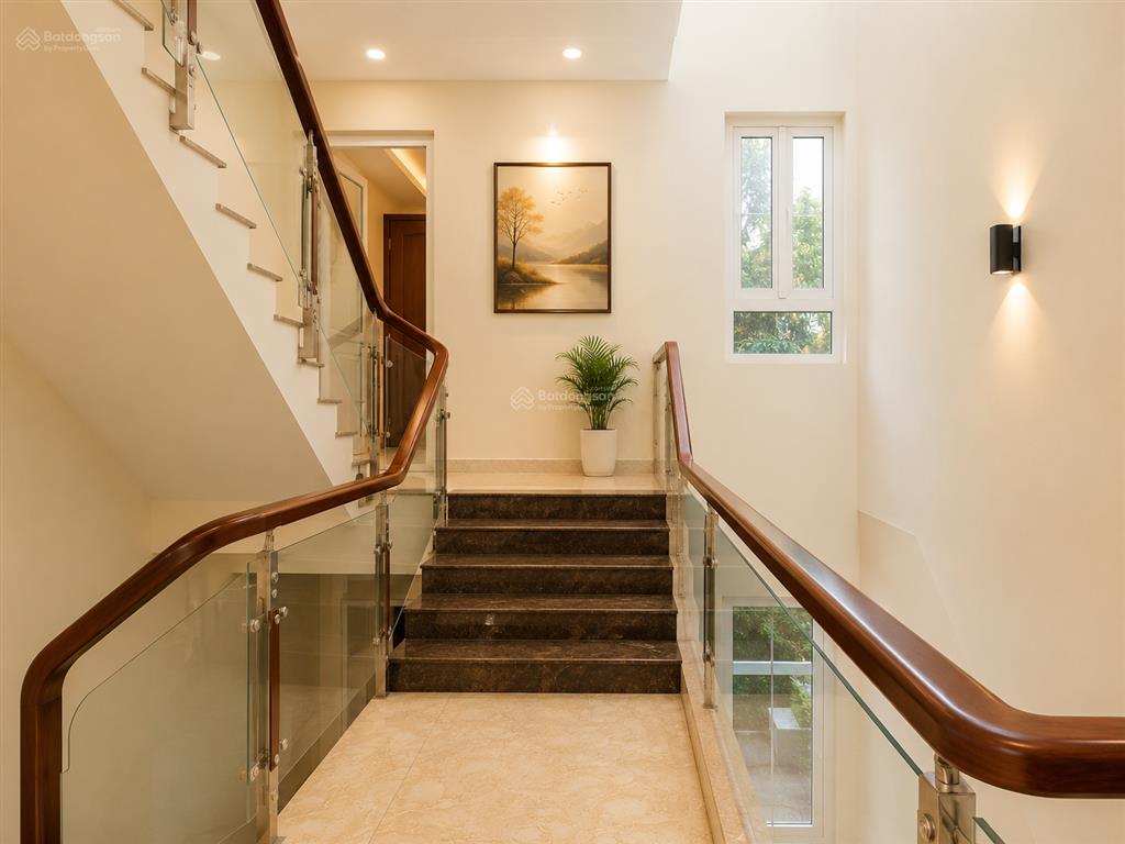 Nhà phân lô hoàng quốc việt, nghĩa tân, cầu giấy 33tỷ  110m² x 6 tầng xây chắc chắn  dân trí cao