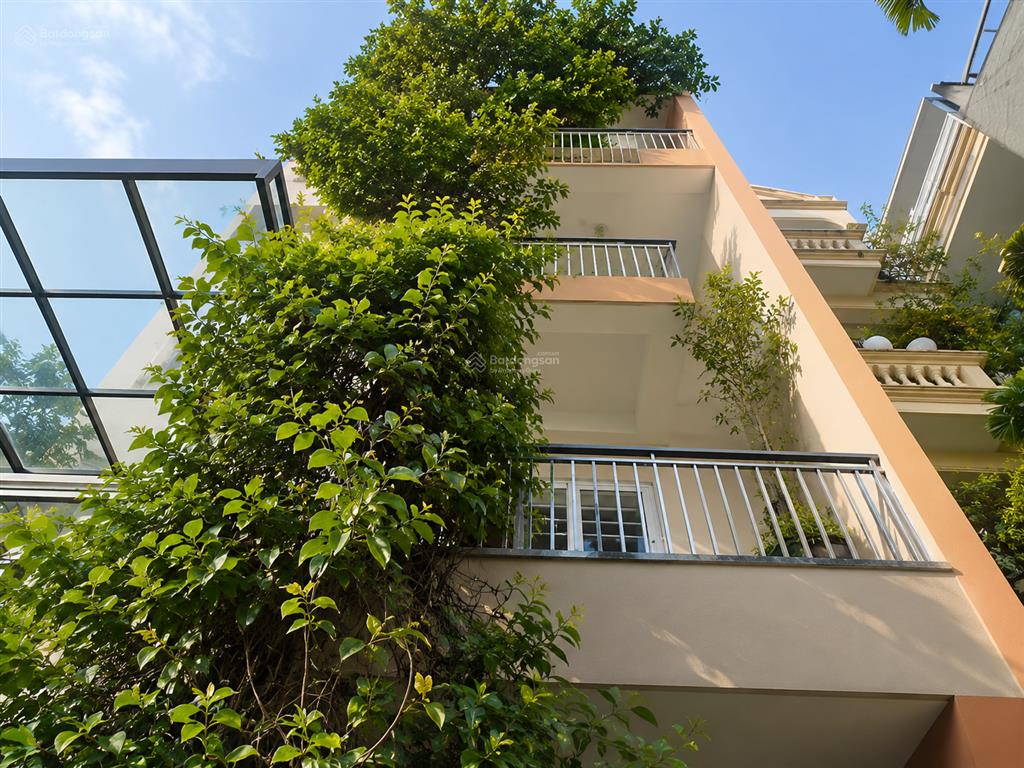 Nhà phân lô hoàng quốc việt, nghĩa tân, cầu giấy 33tỷ  110m² x 6 tầng xây chắc chắn  dân trí cao