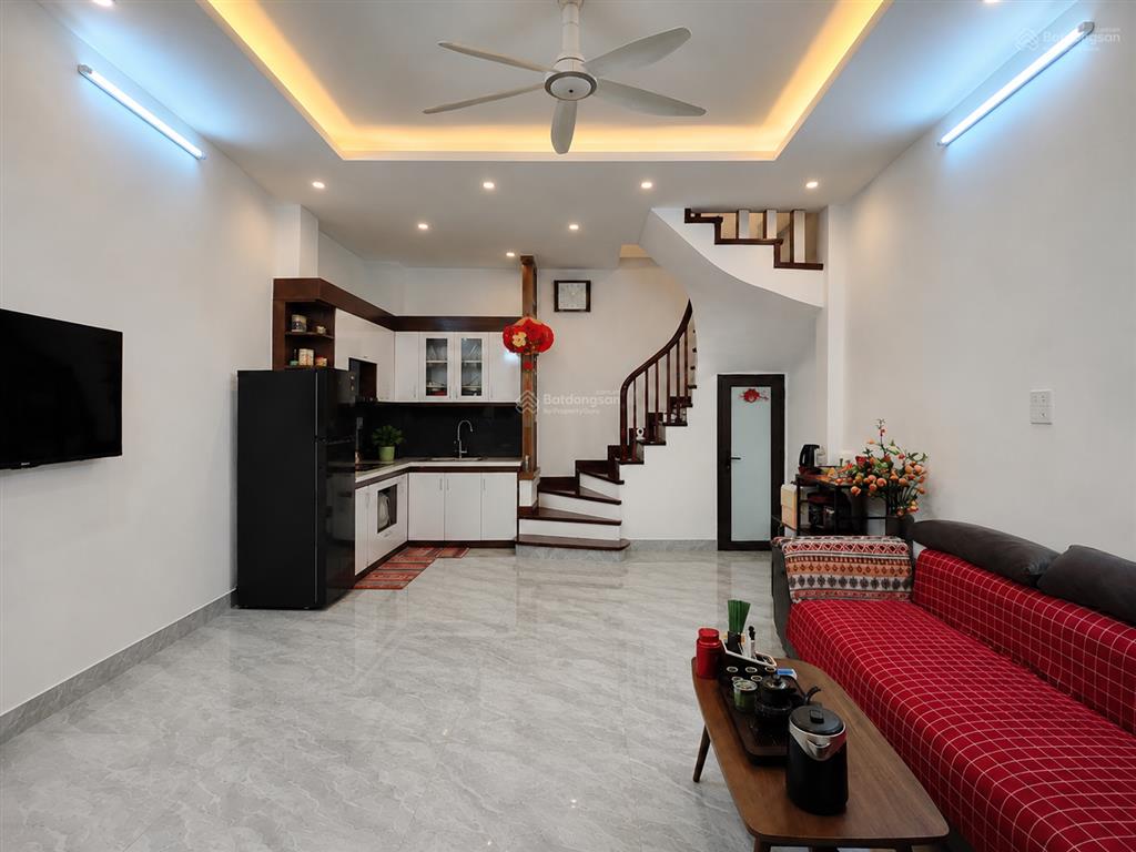 Nhà mặt ngõ bagac dương quảng hàm, cầu giấy 10tỷ 35m2 x 5tầng ,mt 4,8m trước nhà thoáng vĩnh viễn