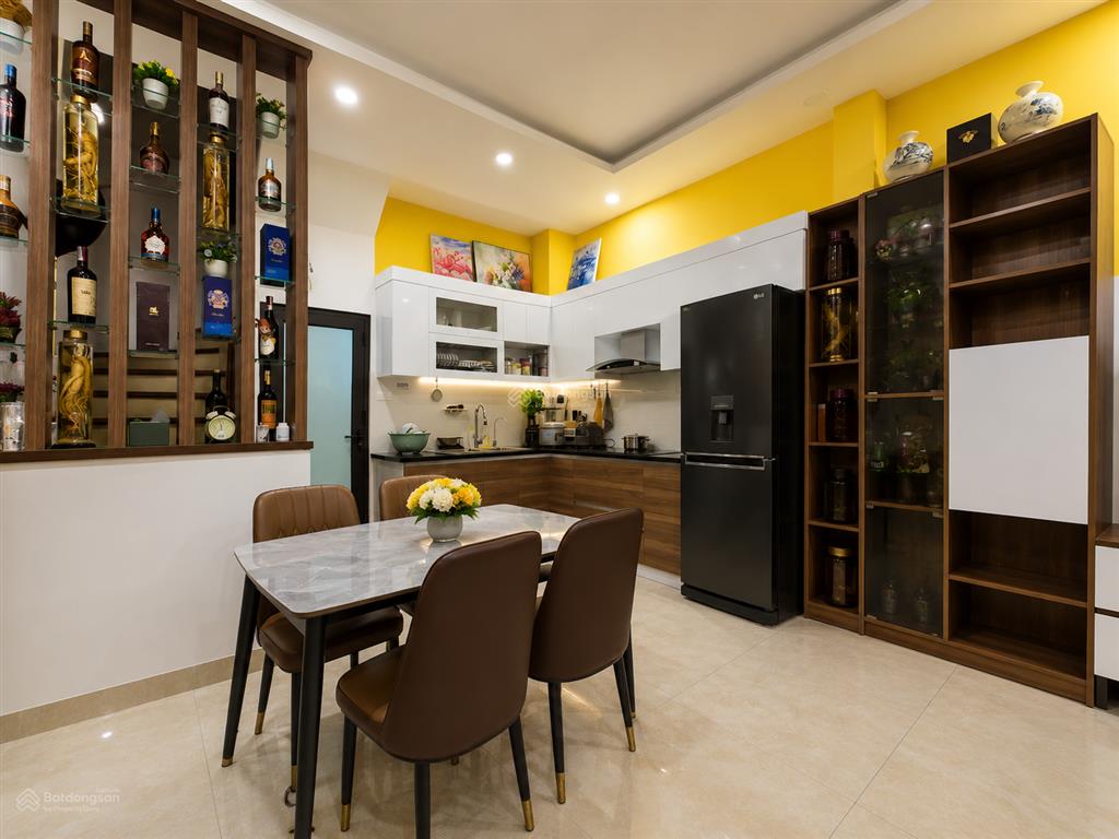 Nhà ngõ ba gác dịch vọng, cầu giấy 12 tỷ  45m2 x 5 tầng mt 4,5m  nhà dân xây full nội thất xịn