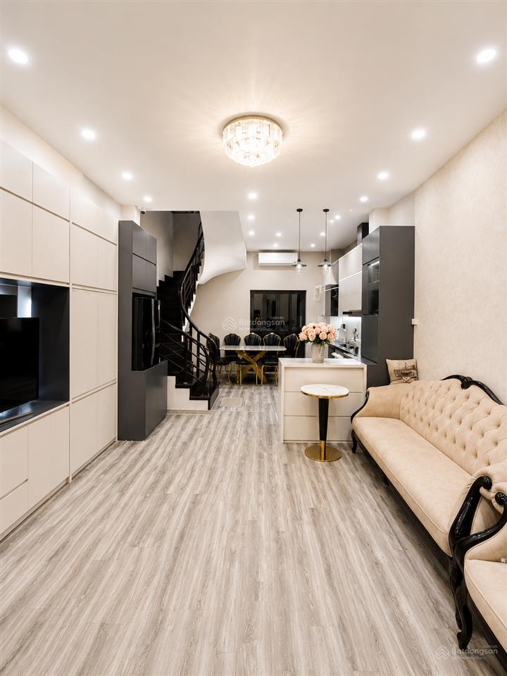 Nhà phân lô trần duy hưng, cầu giấy 21 tỷ  50m2 x 5 tầng, mt 5m, 2 thoáng vĩnh viễn trước sau