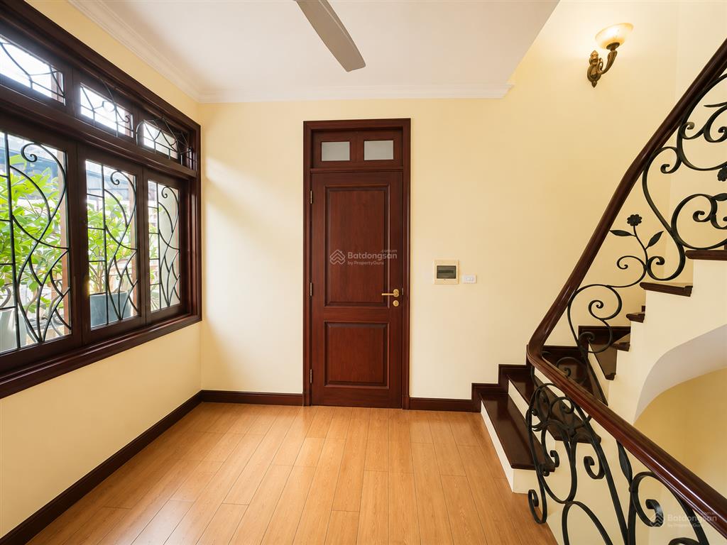 Nhà phân lô phạm văn đồng, mai dịch 23tỷ  55m2 x 5 tầng lô góc 3 thoáng  full nội thất, ở luôn