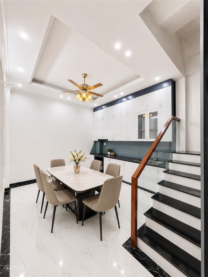 Nhà ngõ bagac nguyễn khánh toàn, cầu giấy 15tỷ  55m2 x 5 tầng, thang máy, 2 thoáng  nhà mới xây