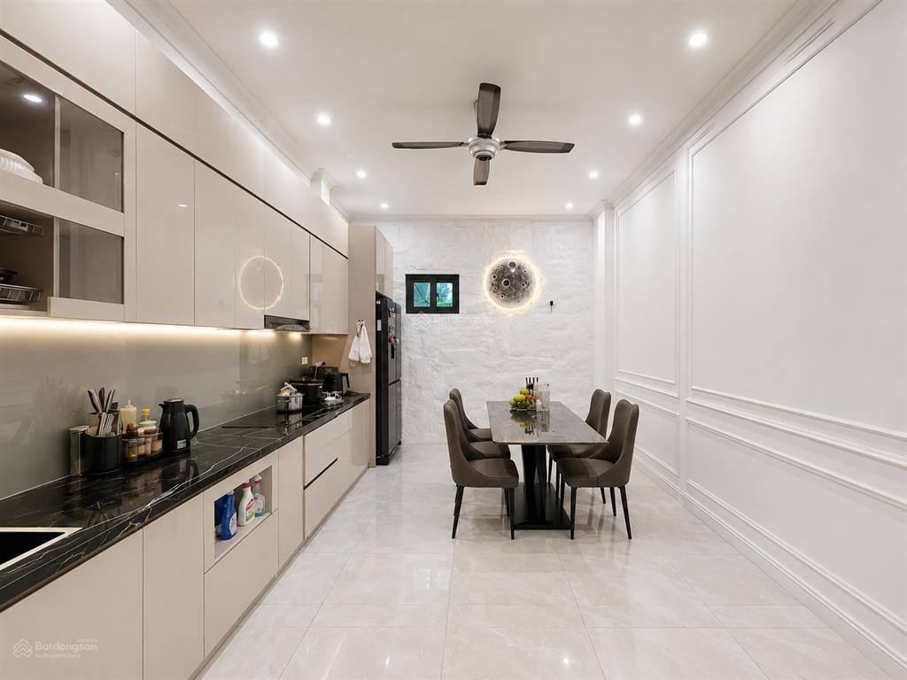 Nhà ngõ ba gác rộng tây hồ, cầu giấy 15tỷ  45m2 x 5 tầng, 2 thoáng trước sau  full nội thất xịn