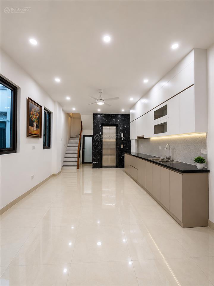 Nhà lô góc ngõ ô tô dịch vọng, cầu giấy 12 tỷ  38m2 x 6 tầng thang máy  2 thoáng vĩnh viễn ở luôn