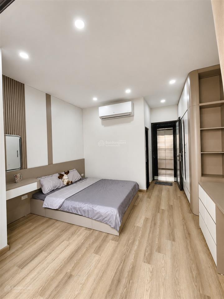 Nhà lô góc ngõ ô tô dịch vọng, cầu giấy 12 tỷ  38m2 x 6 tầng thang máy  2 thoáng vĩnh viễn ở luôn