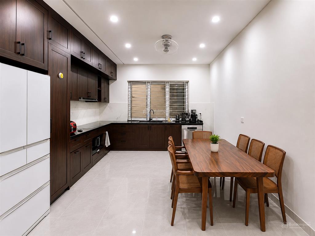 Nhà mặt ngõ rộng xuân thủy, cầu giấy  50m2 x 4 tầng 2 mặt thoáng trước sau  full nội thất ở luôn