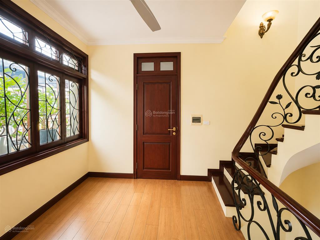 Nhà phân lô ôtô phạm văn đồng, cầu giấy 23tỷ  55m2 x 5 tầng lô góc 3 thoáng  full nội thất ở luôn