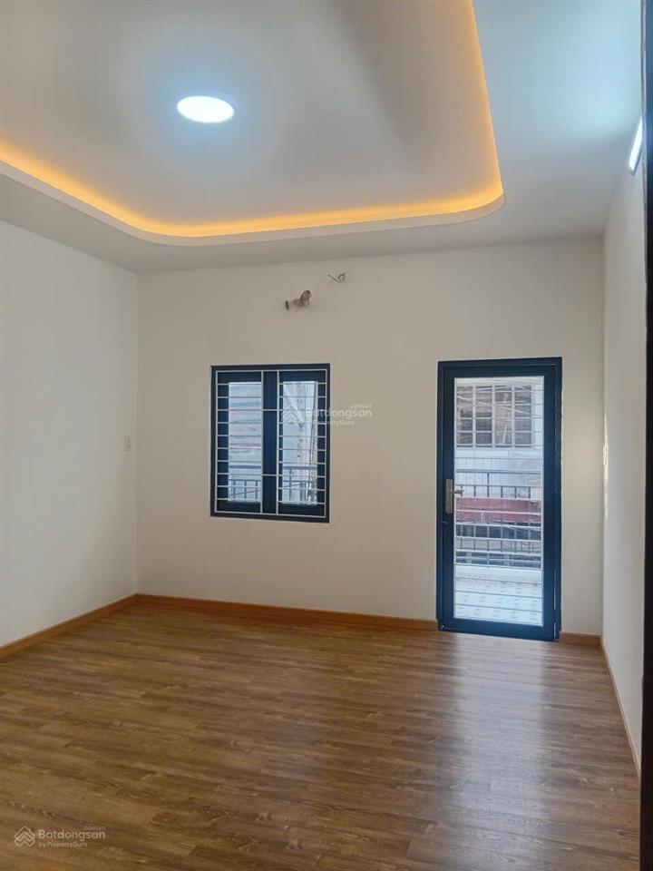 Nhà gần sân bay  diện tích đẹp giá tốt