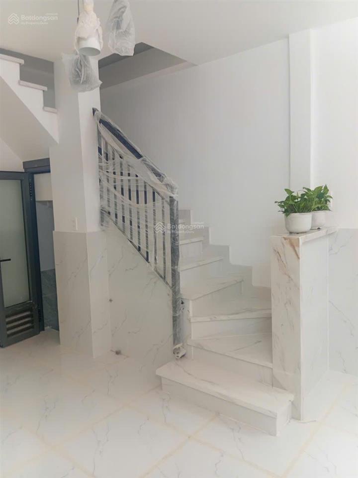 Nhà gần sân bay  diện tích đẹp giá tốt