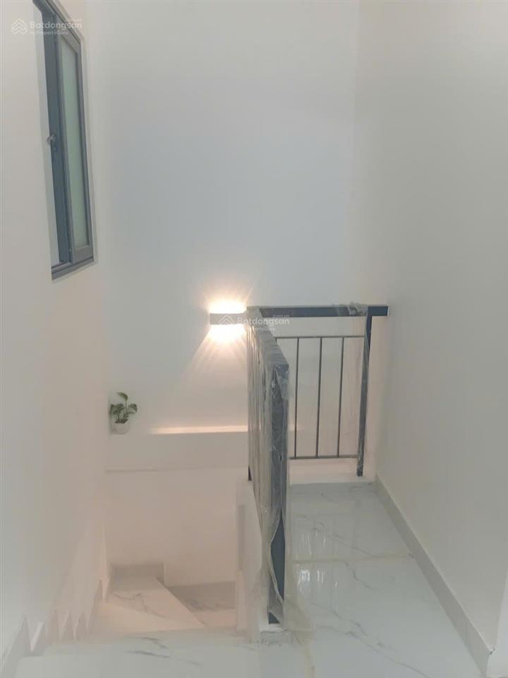 Nhà gần sân bay  diện tích đẹp giá tốt