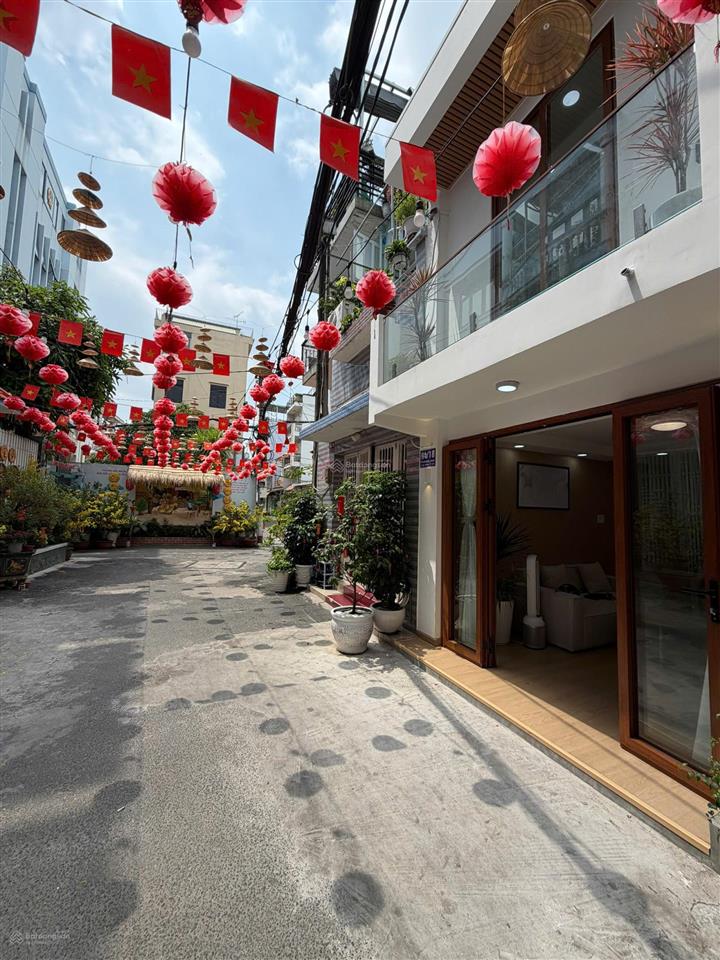 Nhà đẹp phường đức nhuận  hẻm xe hơi tới nhà giá chỉ 6 tỷ 250 triệu