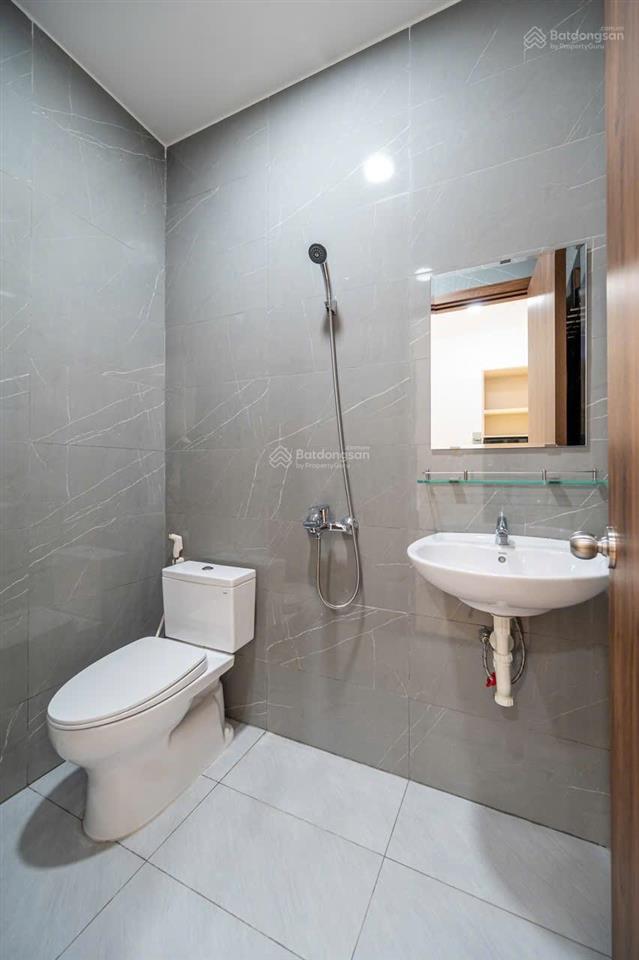 Cho thuê căn hộ full nội thất  nhà mới 100%, thang máy ngay bờ kè hoàng sa  cv hoàng văn thụ