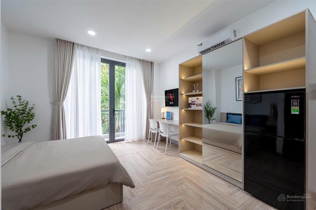 Cho thuê căn hộ full nội thất  nhà mới 100%, thang máy ngay bờ kè hoàng sa  cv hoàng văn thụ