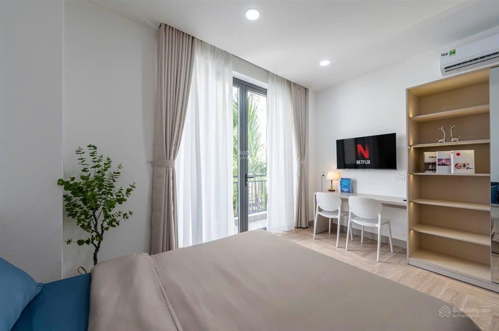 Cho thuê căn hộ full nội thất  nhà mới 100%, thang máy ngay bờ kè hoàng sa  cv hoàng văn thụ