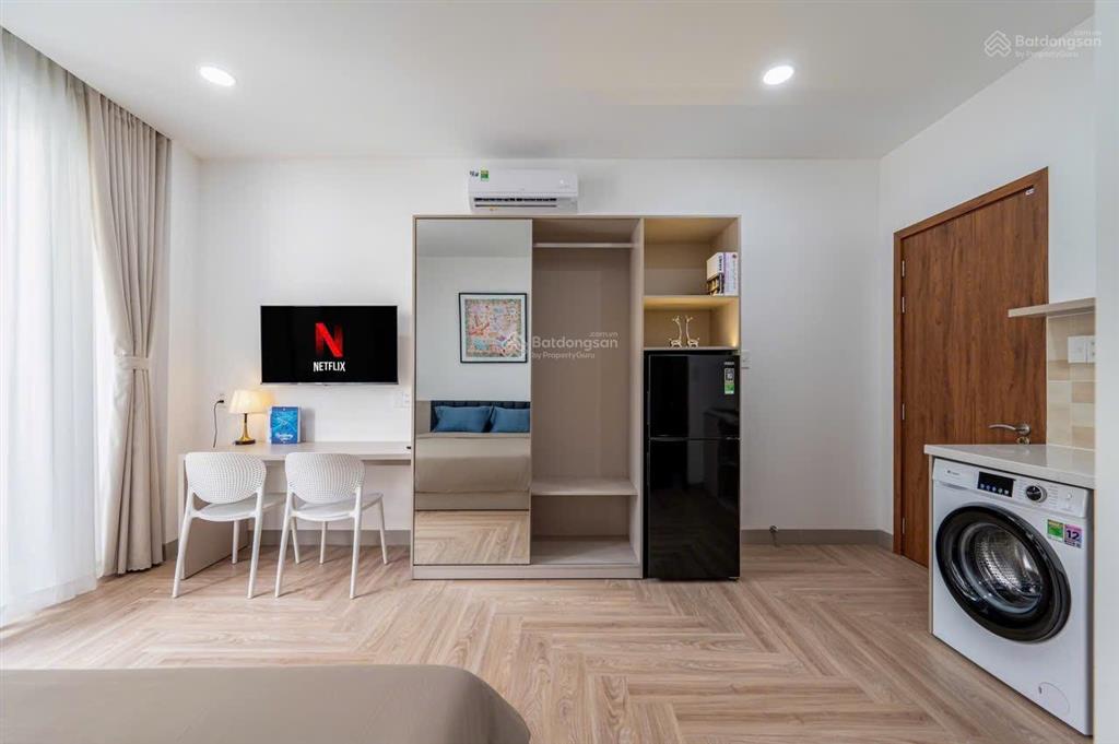 Cho thuê căn hộ full nội thất  nhà mới 100%, thang máy ngay bờ kè hoàng sa  cv hoàng văn thụ