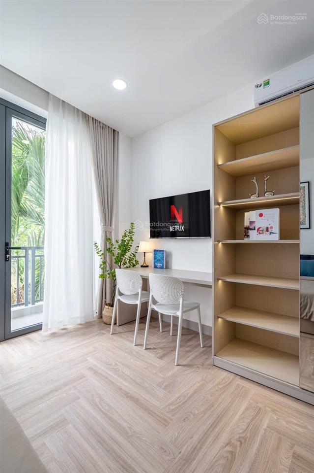Cho thuê căn hộ full nội thất  nhà mới 100%, thang máy ngay bờ kè hoàng sa  cv hoàng văn thụ