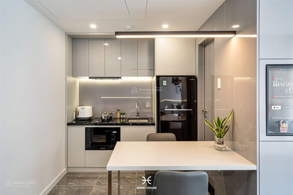 Cho thuê căn hộ ban công cực xịn  thang máy, nhà mới, đường lớn ngay etown cộng hòa  nhà ga t3