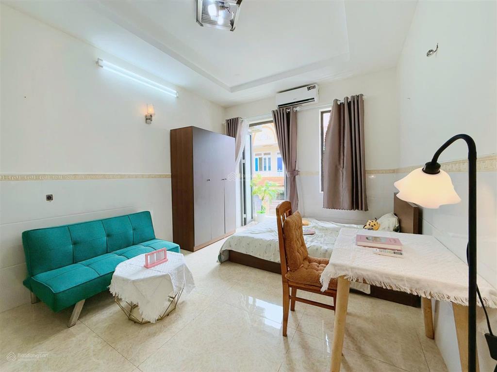 Cho thuê căn hộ ban công  máy giặt riêng  full nội thất ngay etown cộng hoà, nhà ga t3
