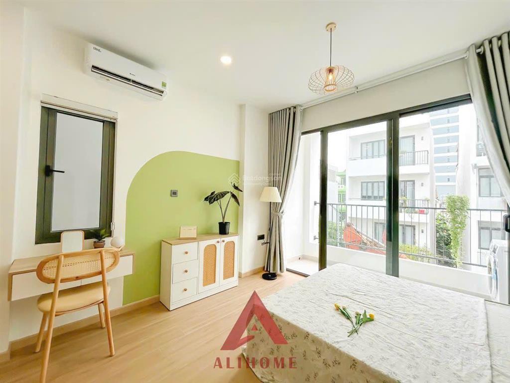 Cho thuê căn hô ban công, thang máy, đường lớn ngay cv lê thị riêng, cmt8  giáp q10, q3