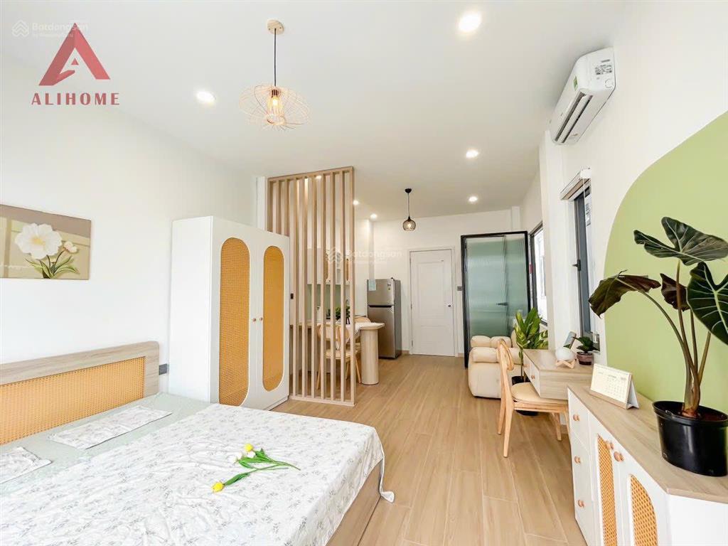 Cho thuê căn hô ban công, thang máy, đường lớn ngay cv lê thị riêng, cmt8  giáp q10, q3