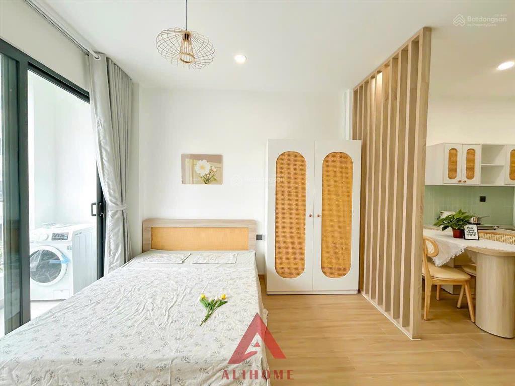 Cho thuê căn hô ban công, thang máy, đường lớn ngay cv lê thị riêng, cmt8  giáp q10, q3