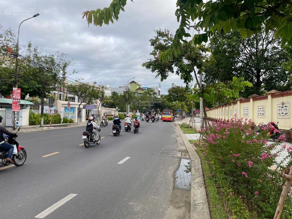 Lô 420m2 đường núi thành, gần ngay ngã tư giao duy tân  giá 63 tỷ