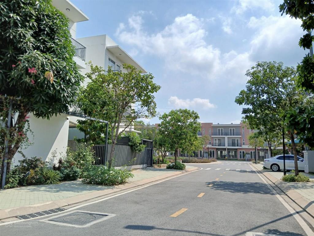Chính chủ gửi bán căn nhà phố dragon village 6x15, 1 trệt 2 lầu, view công viên, giá tốt
