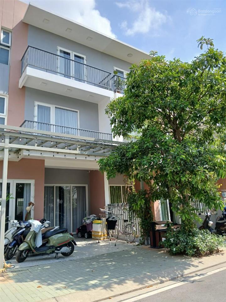 Chính chủ gửi bán căn nhà phố dragon village 6x15, 1 trệt 2 lầu, view công viên, giá tốt