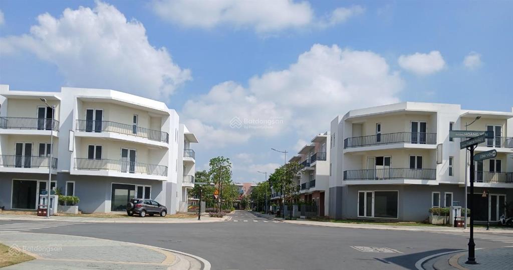 Cần bán nhanh căn shophouse dragon village liền kề nhau, trục đường 30m dt 7x15 1 trệt 2 lầu