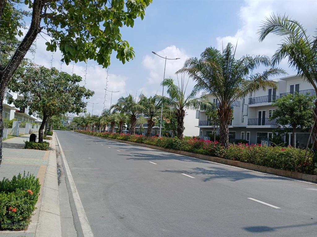 Cần bán nhanh căn shophouse dragon village liền kề nhau, trục đường 30m dt 7x15 1 trệt 2 lầu