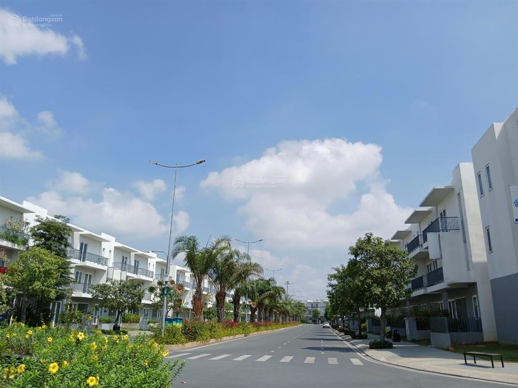 Cần bán nhanh căn shophouse dragon village liền kề nhau, trục đường 30m dt 7x15 1 trệt 2 lầu