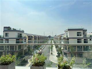 Căn hộ 2pn đông nam tầng thấp bàn giao có nội thất bếp, giá chỉ 5.2x tỷ.  mai linh 0901 377 ***