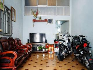 Nhà lô góc ngay bến xe miền đông mới, đường xe tải, 2 tầng, nhỉnh 2 tỉ