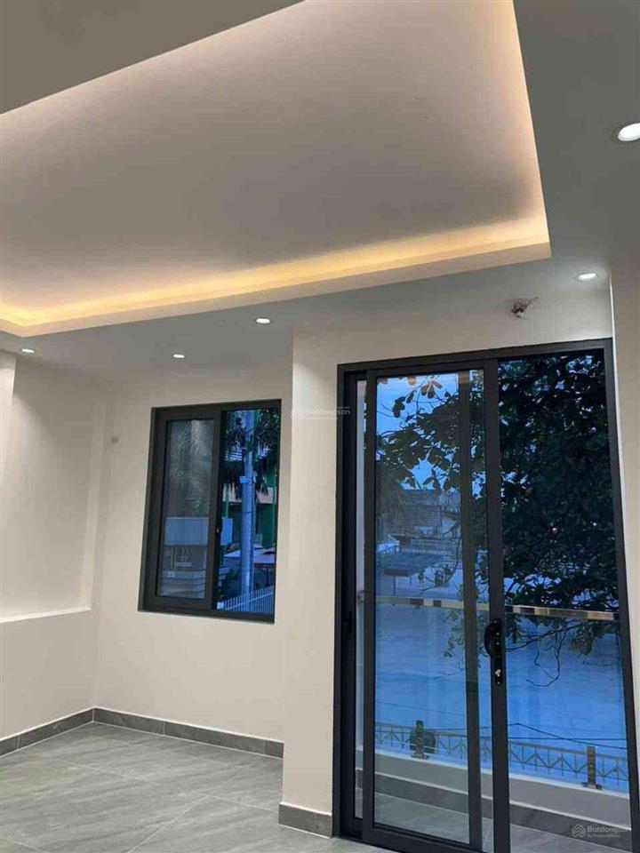 Nhà mới đẹp lung linh, 1 căn ra mặt tiền phạm hùng. quận 8 3 tầng . 4 pn. chỉ 6.1 tỷ.
