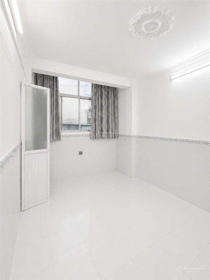 Nhà mặt tiền 1/ đường phan văn trị quận 5.
giá tốt 4 tỷ 580 tl
