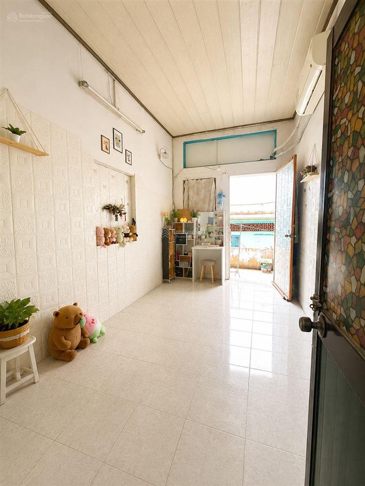 Thông 10m ra mặt 3 tầng 44,2m2 đang cho thuê 8.5 triệuchỉ 5.5tỷ.