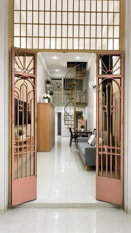Thông 10m ra mặt 3 tầng 44,2m2 đang cho thuê 8.5 triệuchỉ 5.5tỷ.